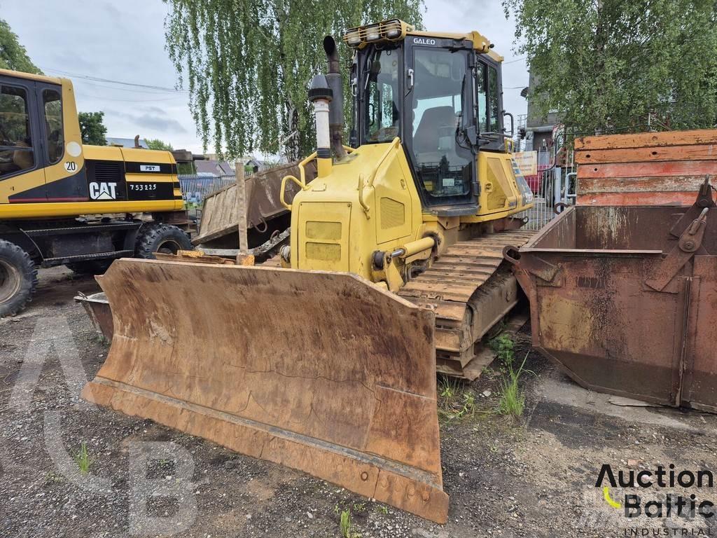 Komatsu D51EX-22 Crawler dozers