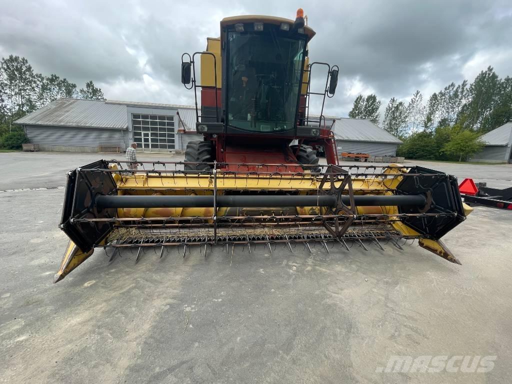 New Holland L520 Combine harvesters