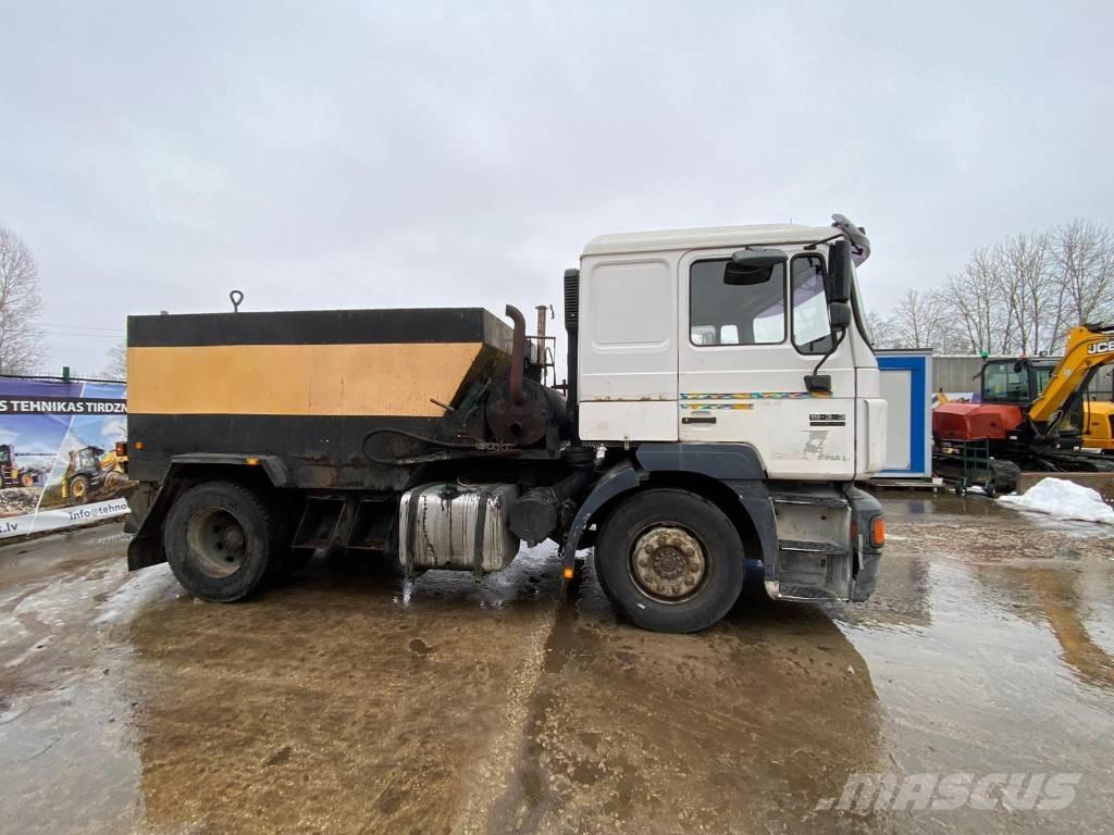 MAN 19.343 FLL Asphalt heaters