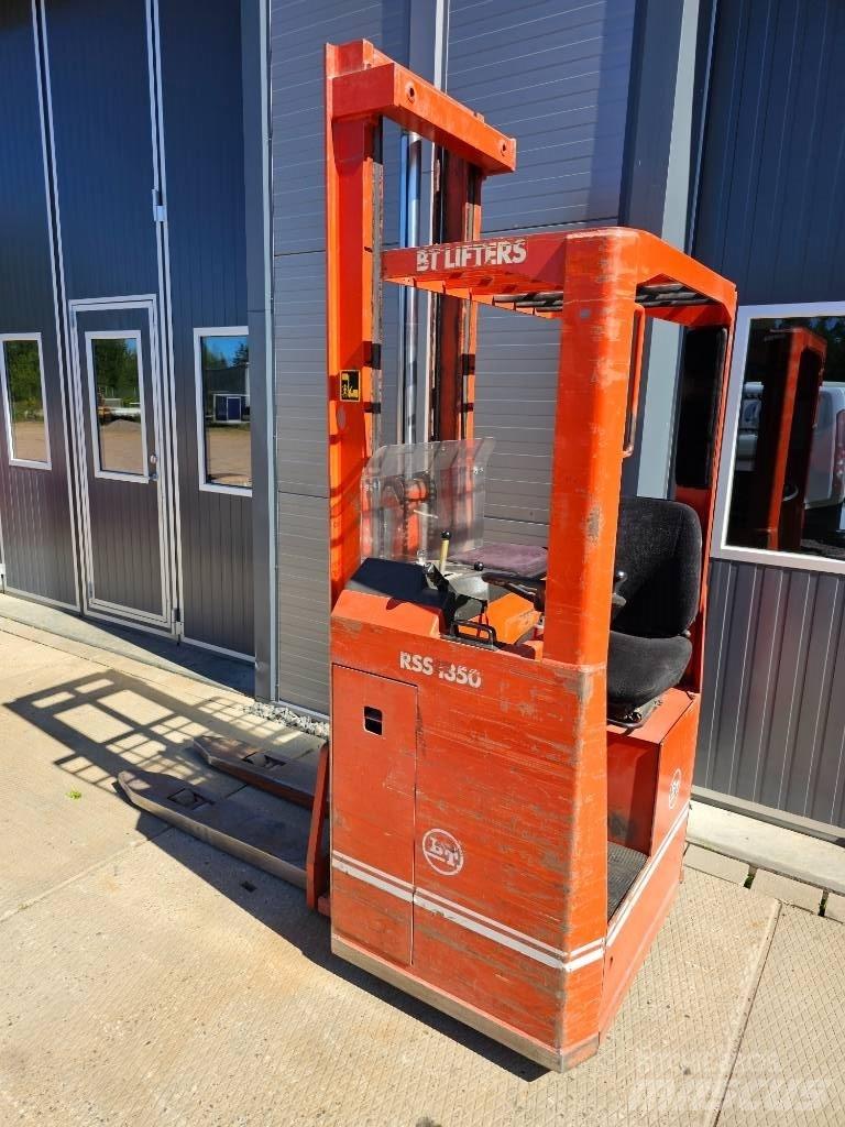 BT RSS 1350 Self propelled stackers