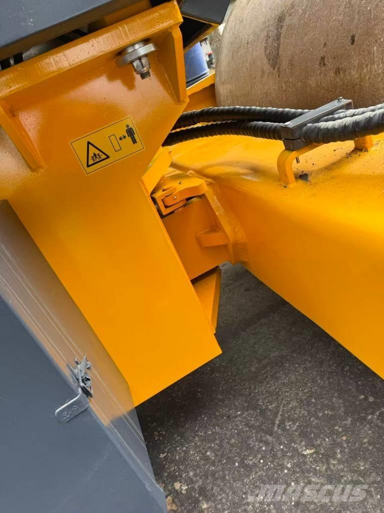 XCMG XS 223 J Single drum rollers