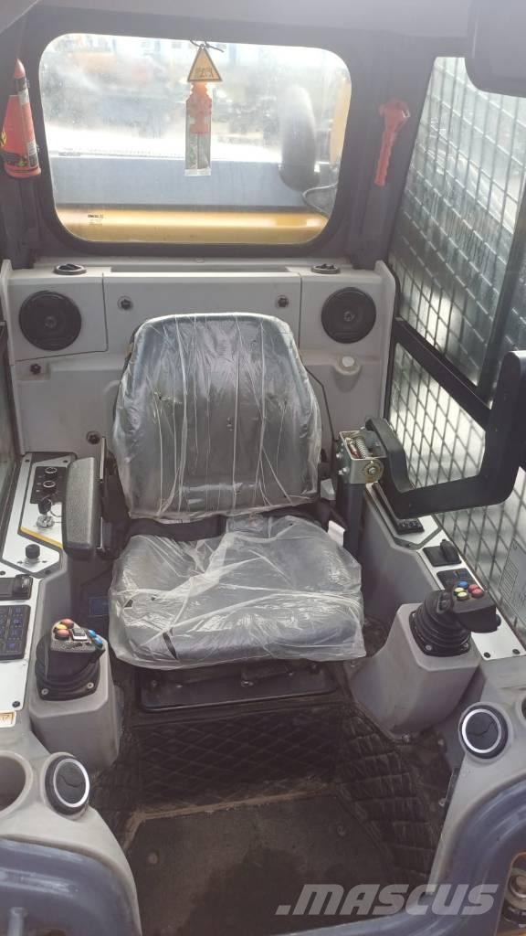 XCMG XC7-TV12 Crawler loaders