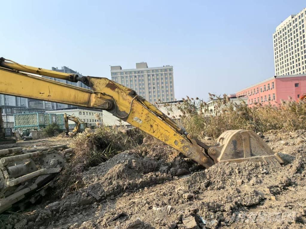 Komatsu PC 200-6 Amphibious Excavators