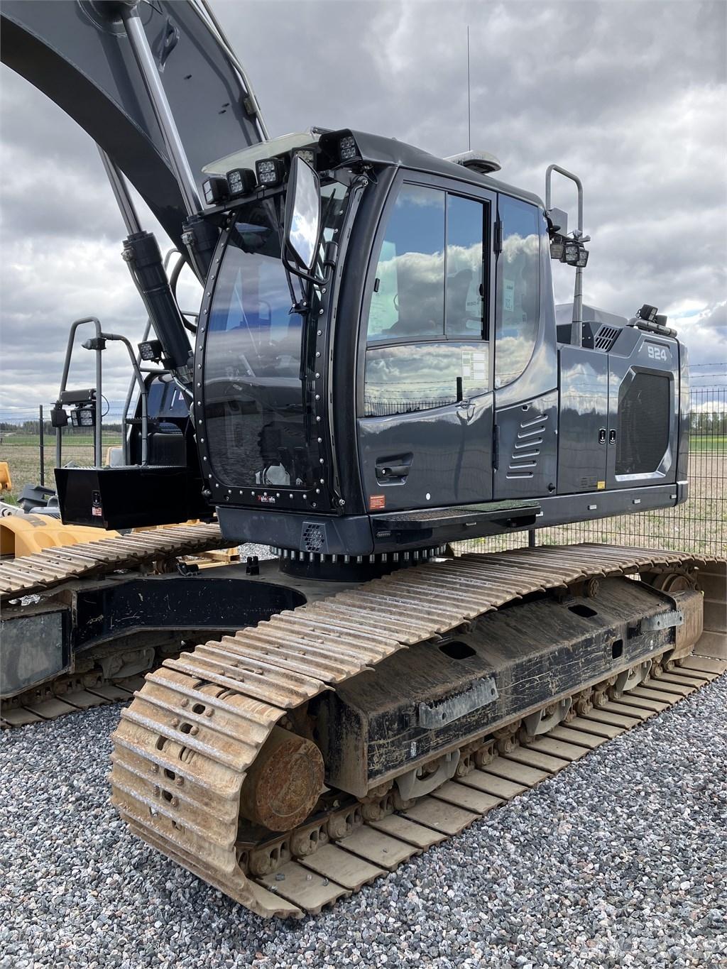 Liebherr R924 Crawler excavators
