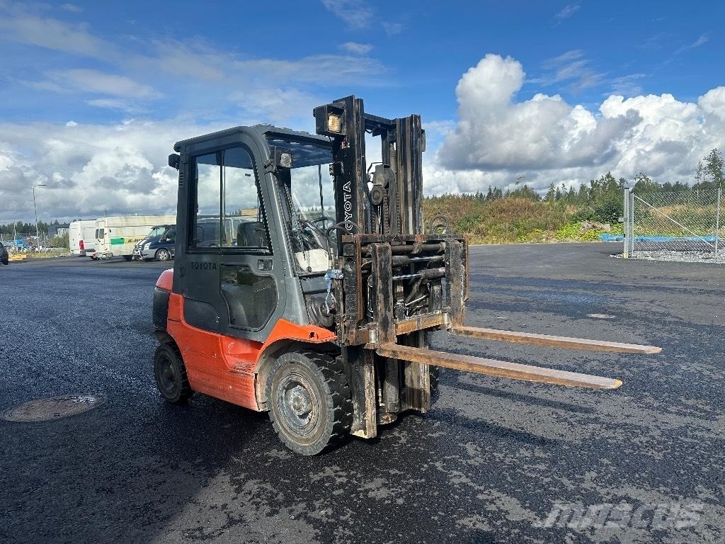 Toyota 02-7 FDF 25 Diesel trucks