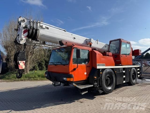 Liebherr LTM 1030-2 All terrain cranes