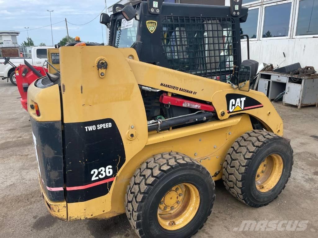 CAT 236 Skid steer loaders