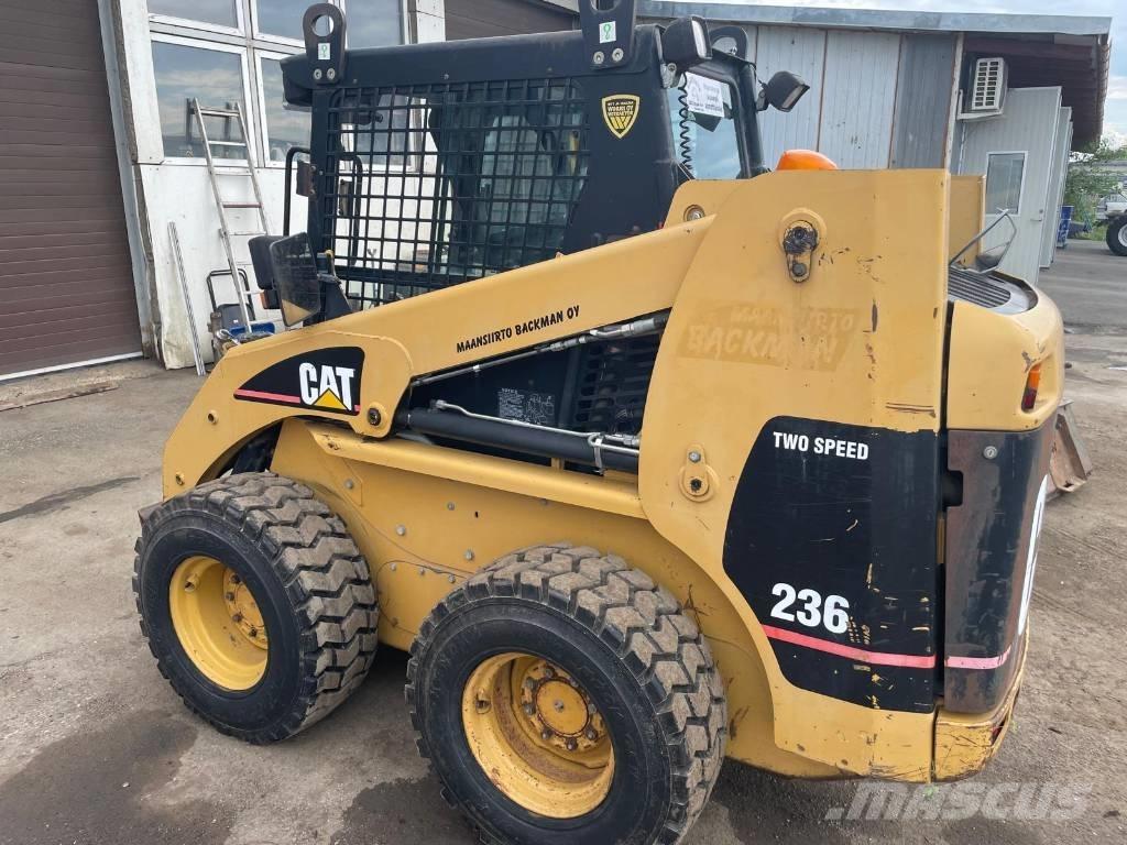 CAT 236 Skid steer loaders
