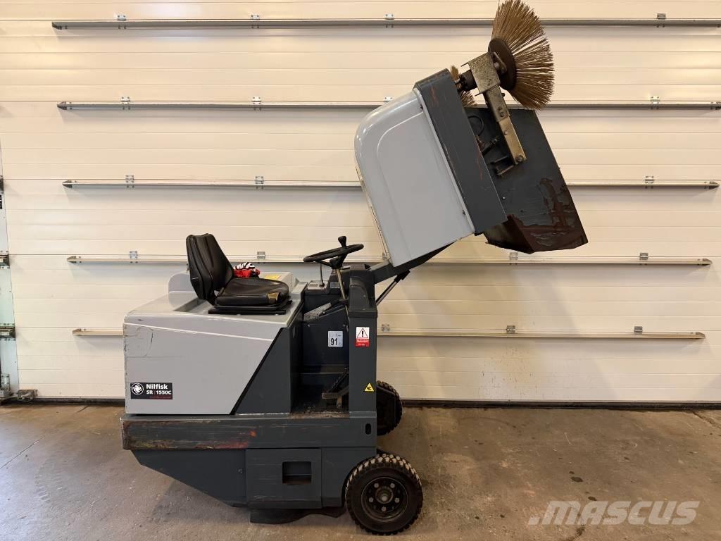 Nilfisk SR1550C B Indoor sweepers