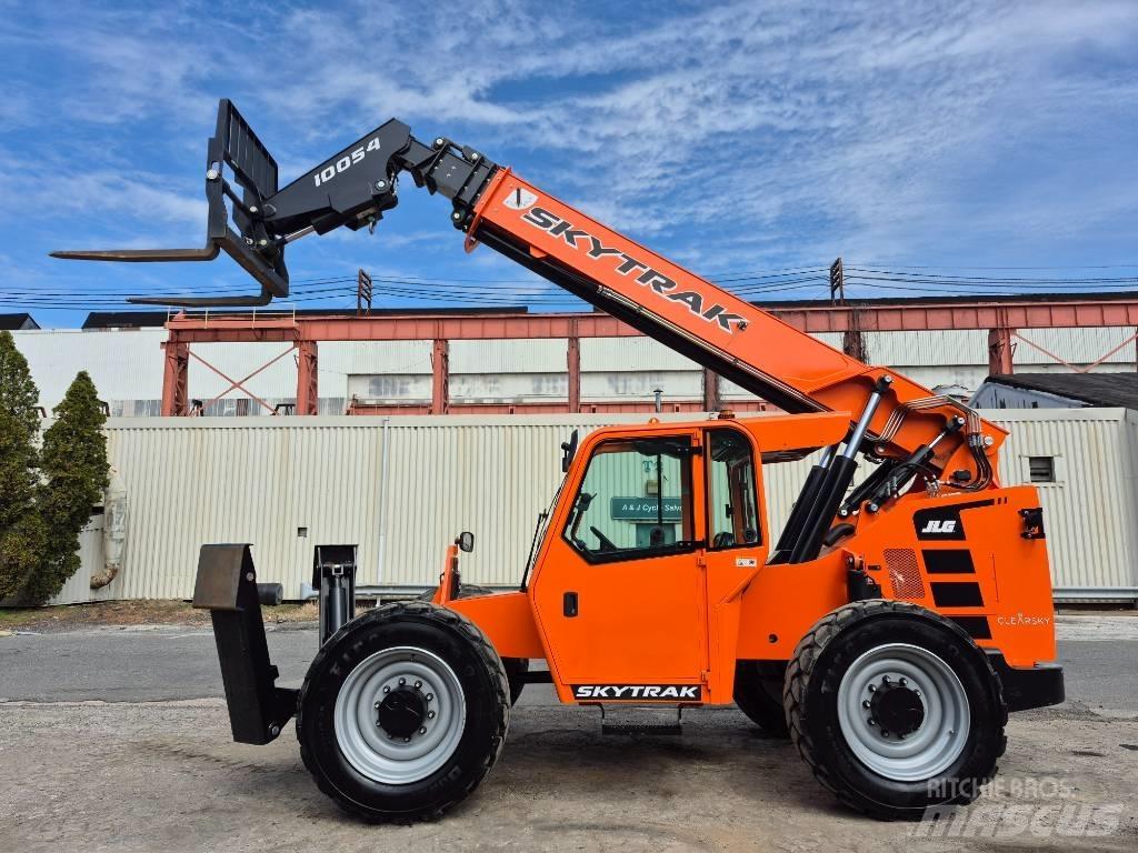 SkyTrak 10054 Telescopic handlers