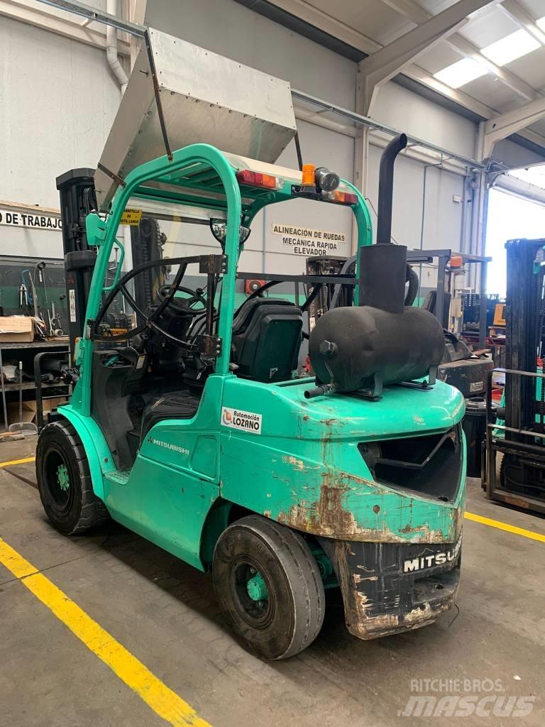 Mitsubishi FD35N Diesel trucks