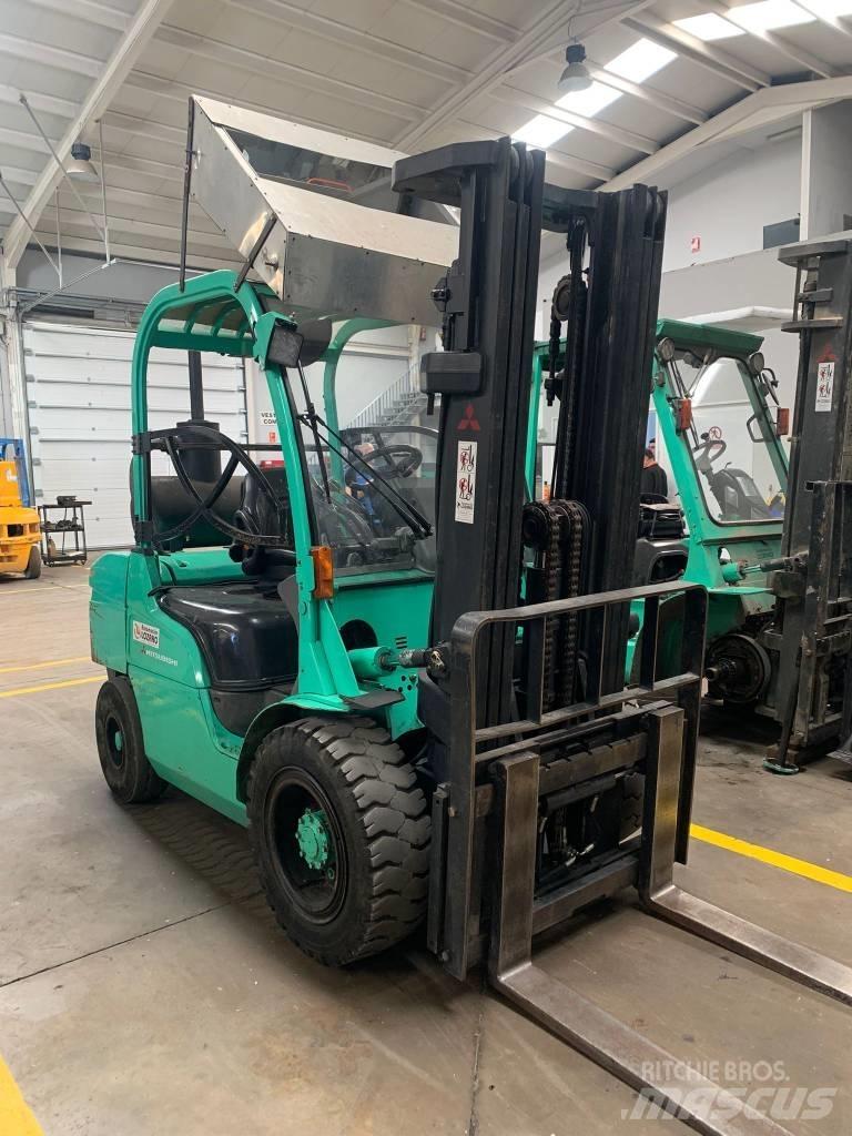 Mitsubishi FD35N Diesel trucks
