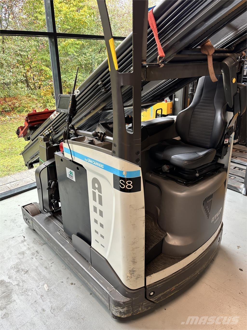 Atlet UHD200 Reach trucks