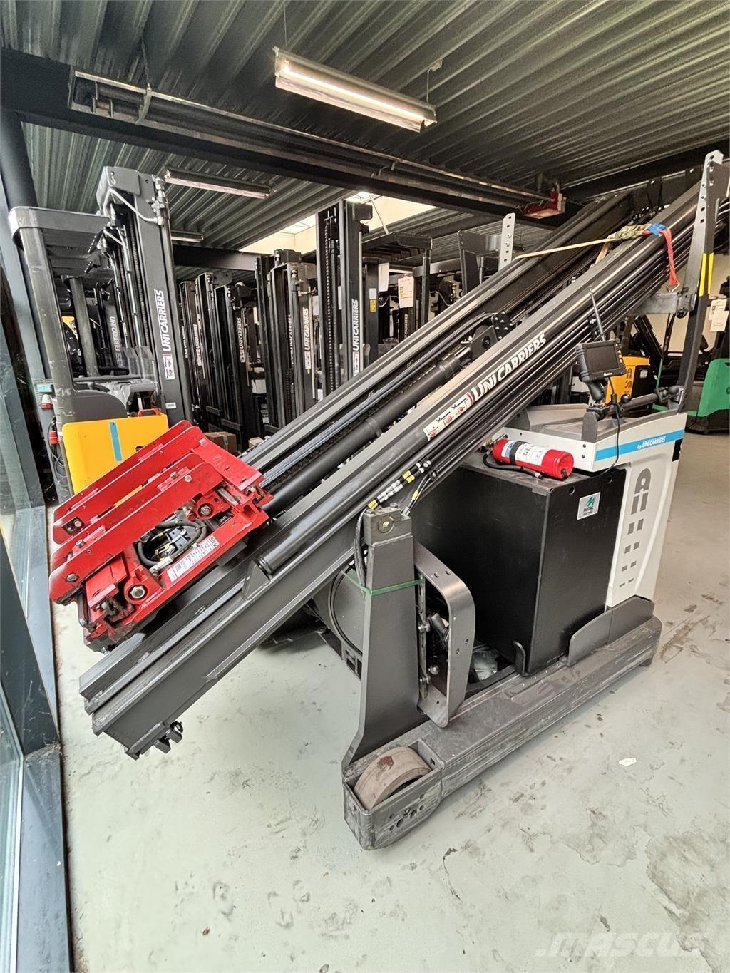Atlet UHD200 Reach trucks