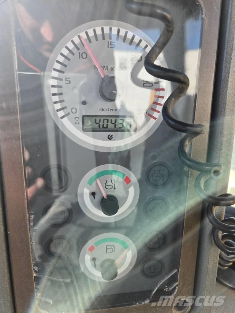 Komatsu WB 97 R-5EO Backhoe loaders