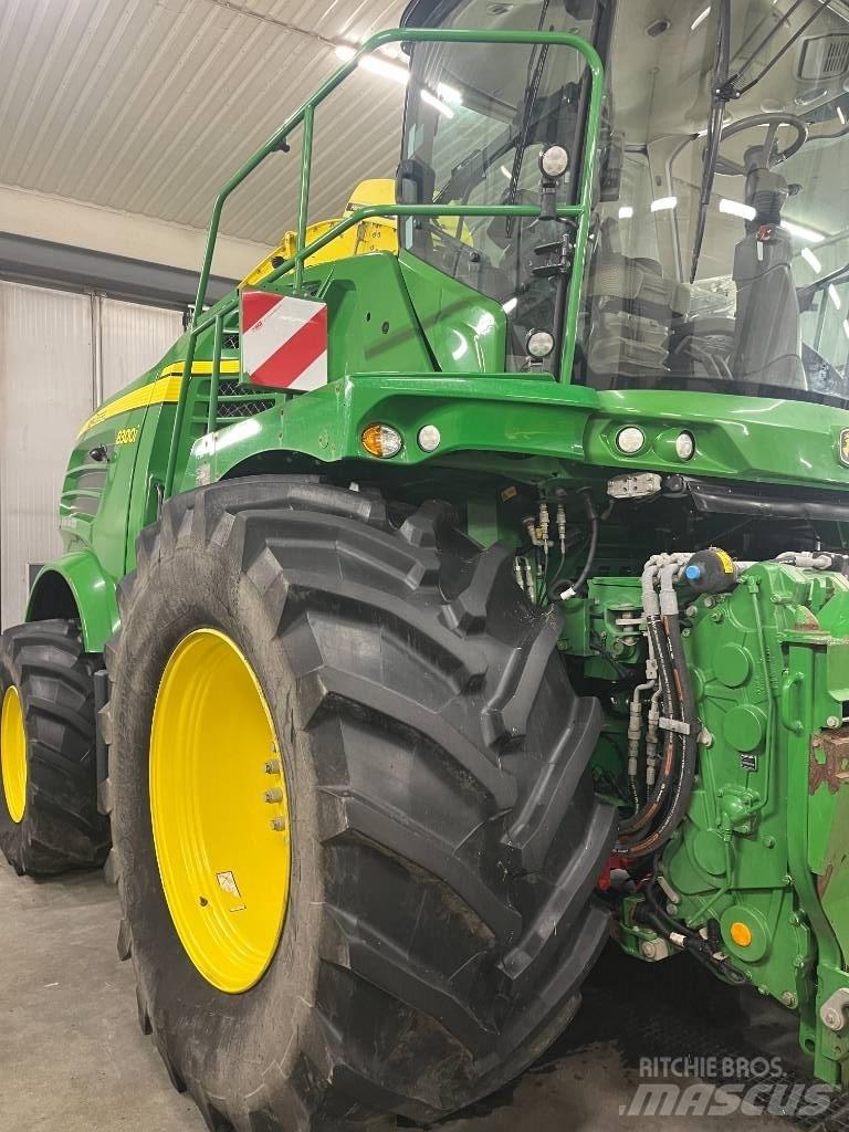 John Deere 8300i Self-propelled foragers