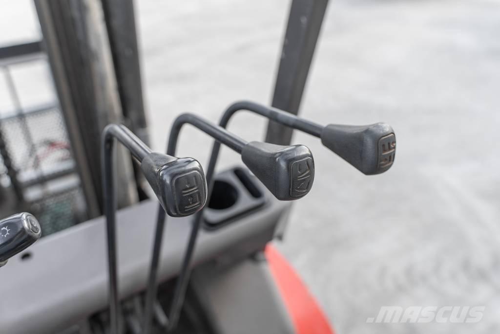 Manitou ME 425 Electric forklift trucks