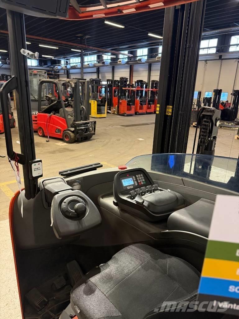 BT truck RRE 200HE Reach trucks