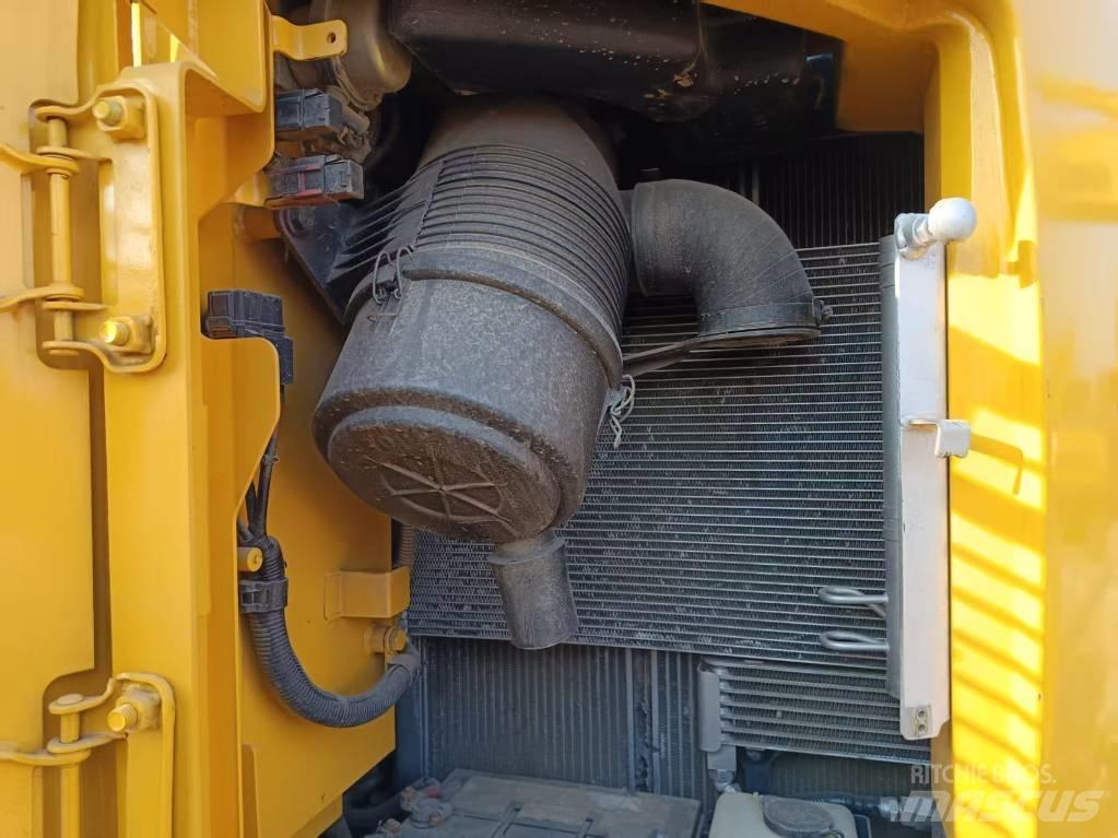 Komatsu PC138 Midi excavators  7t - 12t