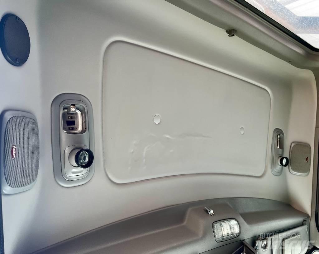 Peterbilt 367 Tractor Units