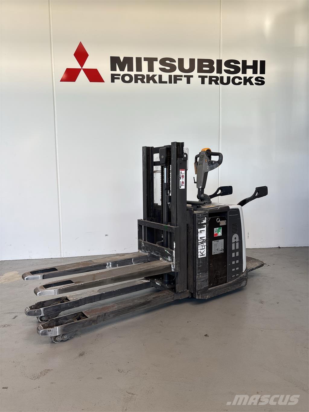 UniCarriers PDP200 Self propelled stackers