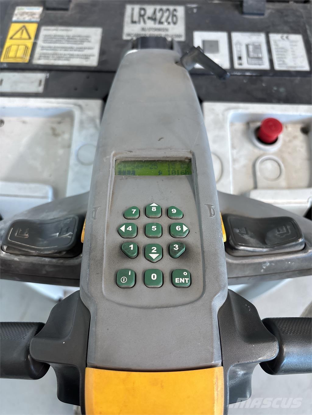 UniCarriers PDP200 Self propelled stackers