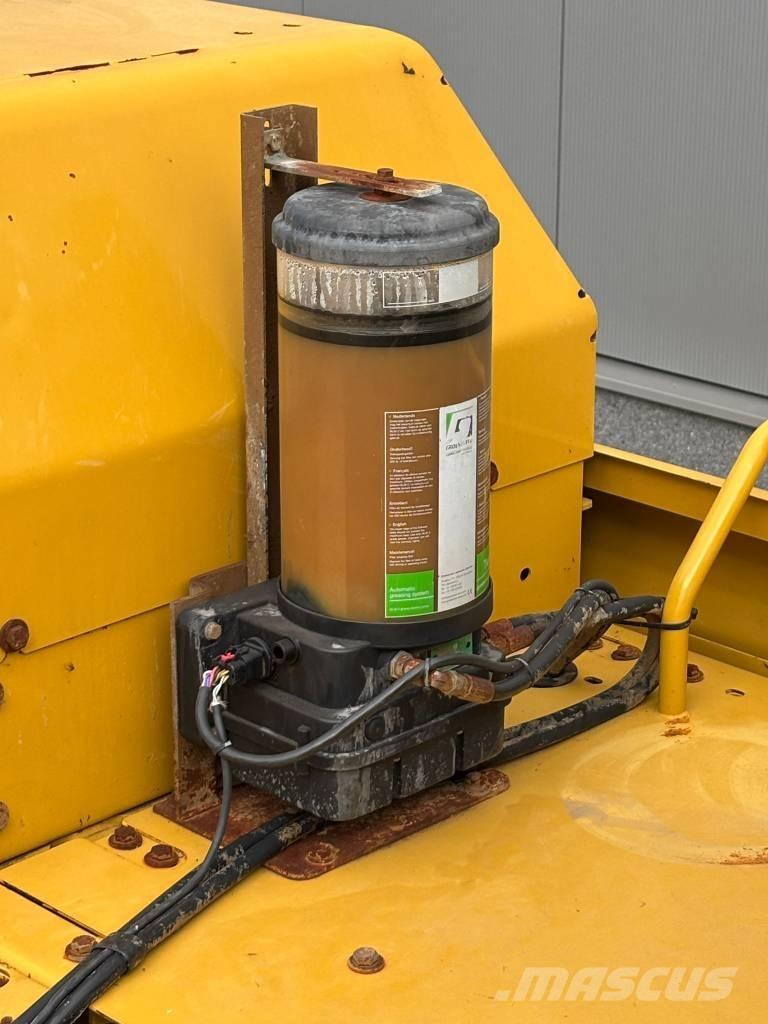 CAT 352 Crawler excavators