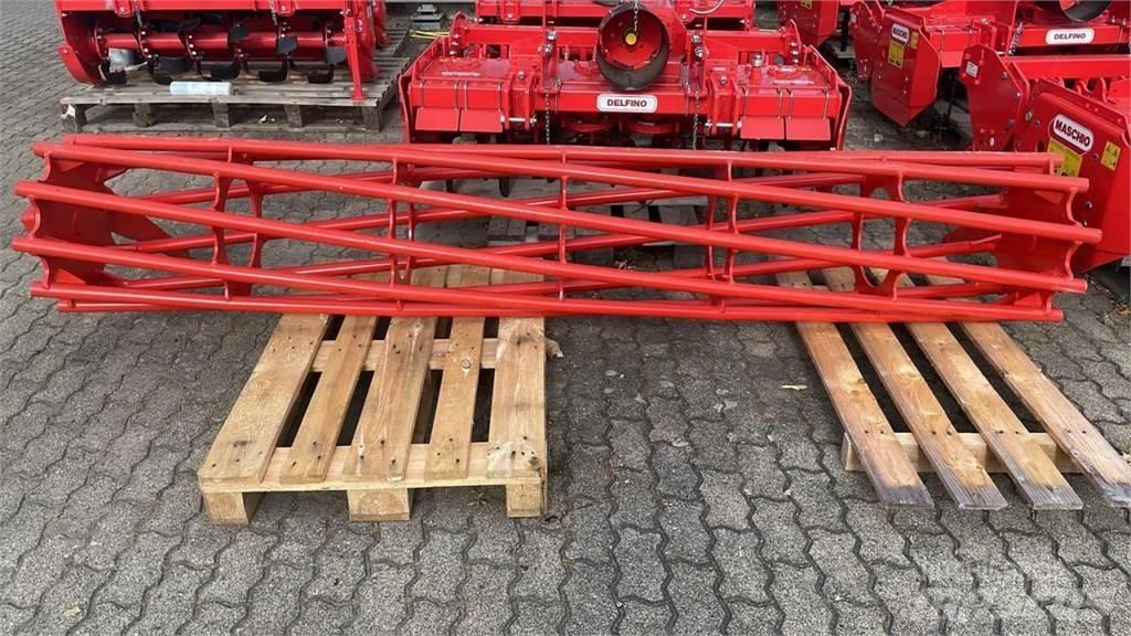 Kuhn Maxirohrwalze Towed vibratory rollers