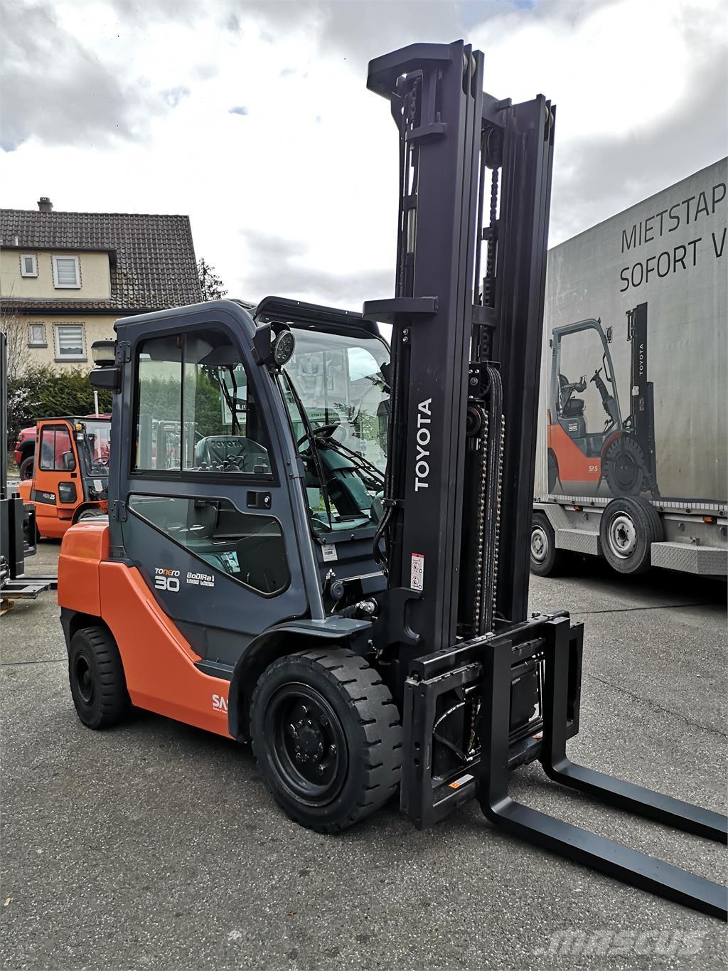 Toyota 02-8FDF30 Diesel trucks