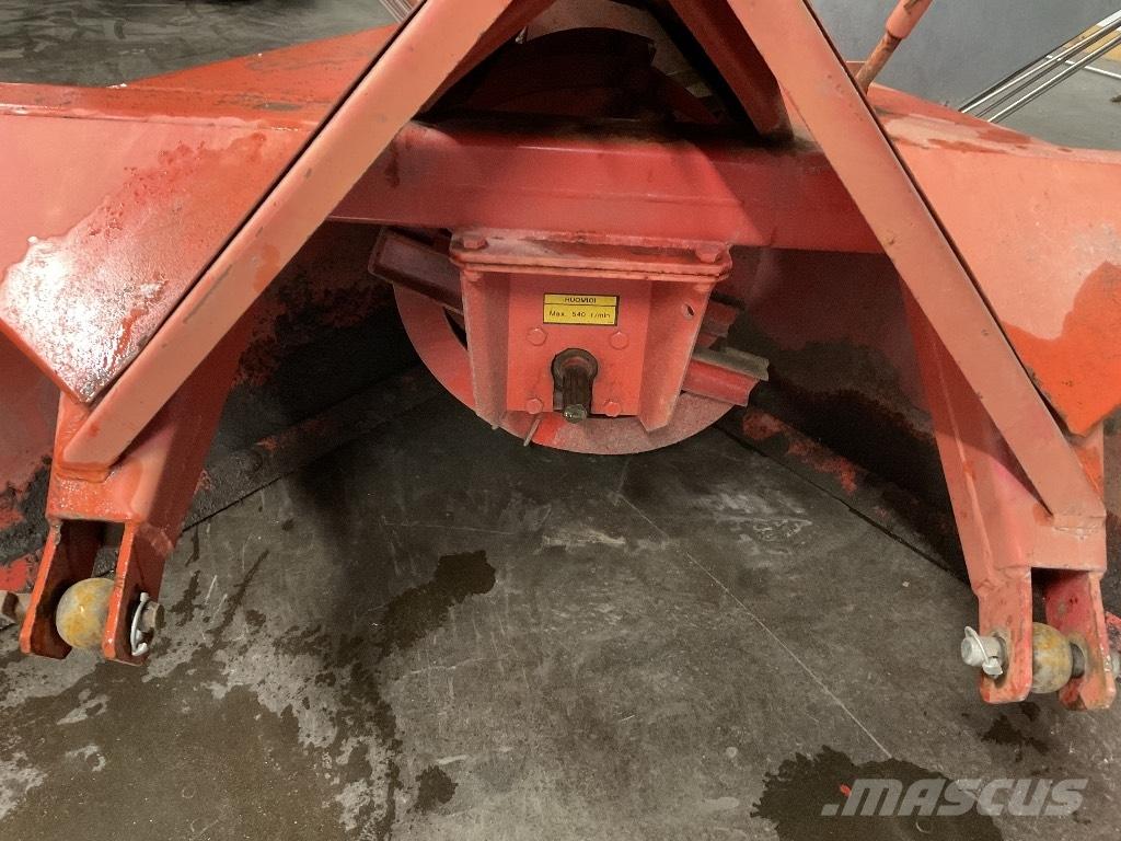 Esko 240 Snow throwers