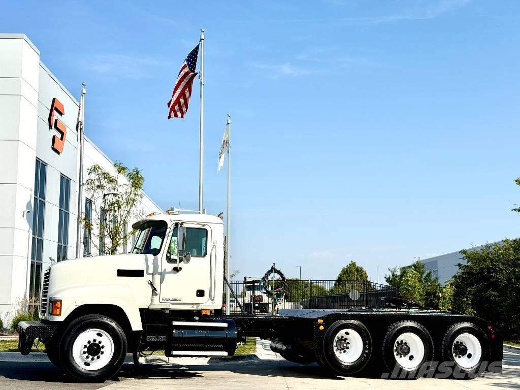 Mack CHU 613 Tractor Units