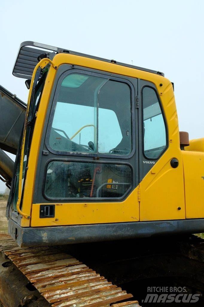 Volvo EC 240 kabina Cabins and interior