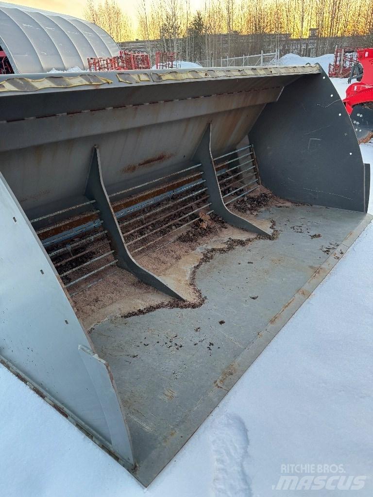 Snowek S2500 Sand and salt spreaders