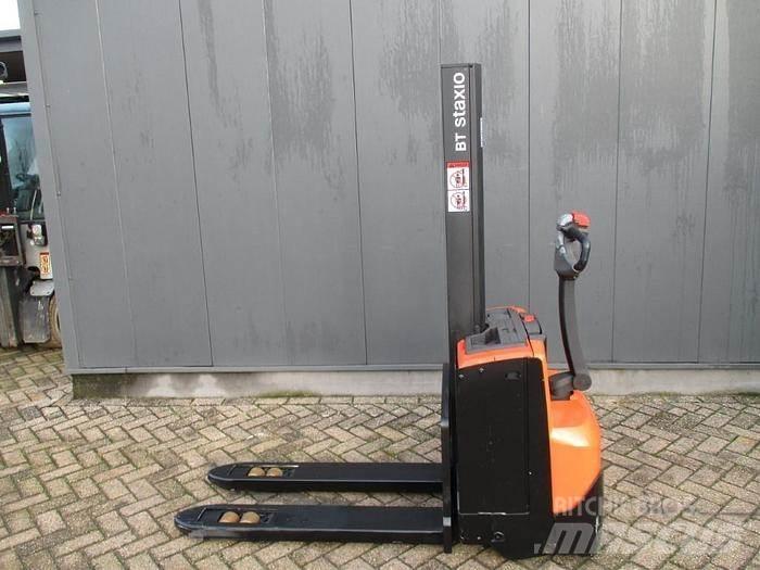 BT SWE 080L Pedestrian stacker