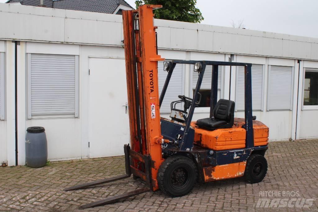 Toyota 5 FD 25 Diesel trucks
