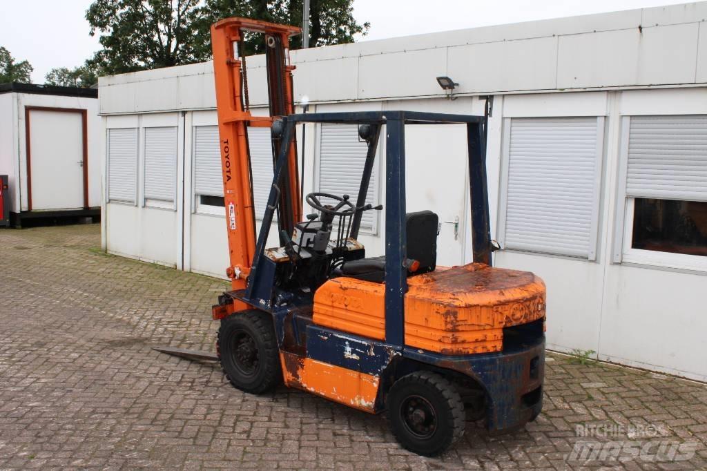 Toyota 5 FD 25 Diesel trucks