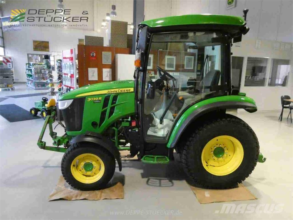 John Deere 3039R Compact tractors