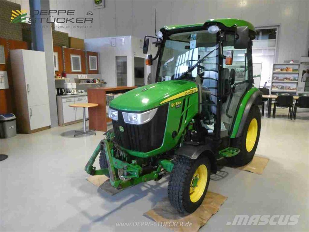 John Deere 3039R Compact tractors