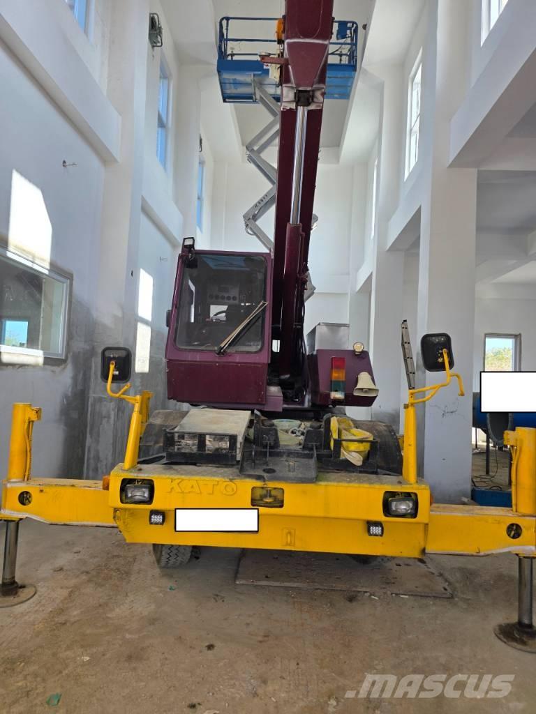 Kato MR 100 Rough terrain cranes