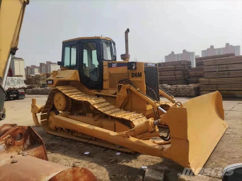 CAT D 6M Crawler dozers