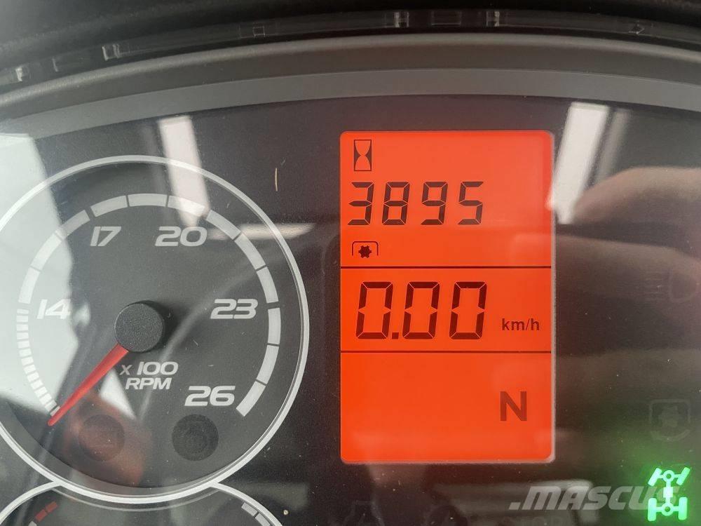 CLAAS Axos 340 CX Tractors