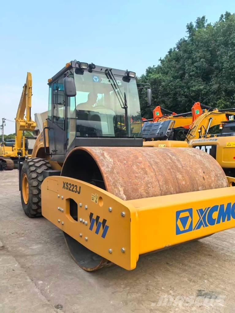 XCMG XS 223 J Single drum rollers