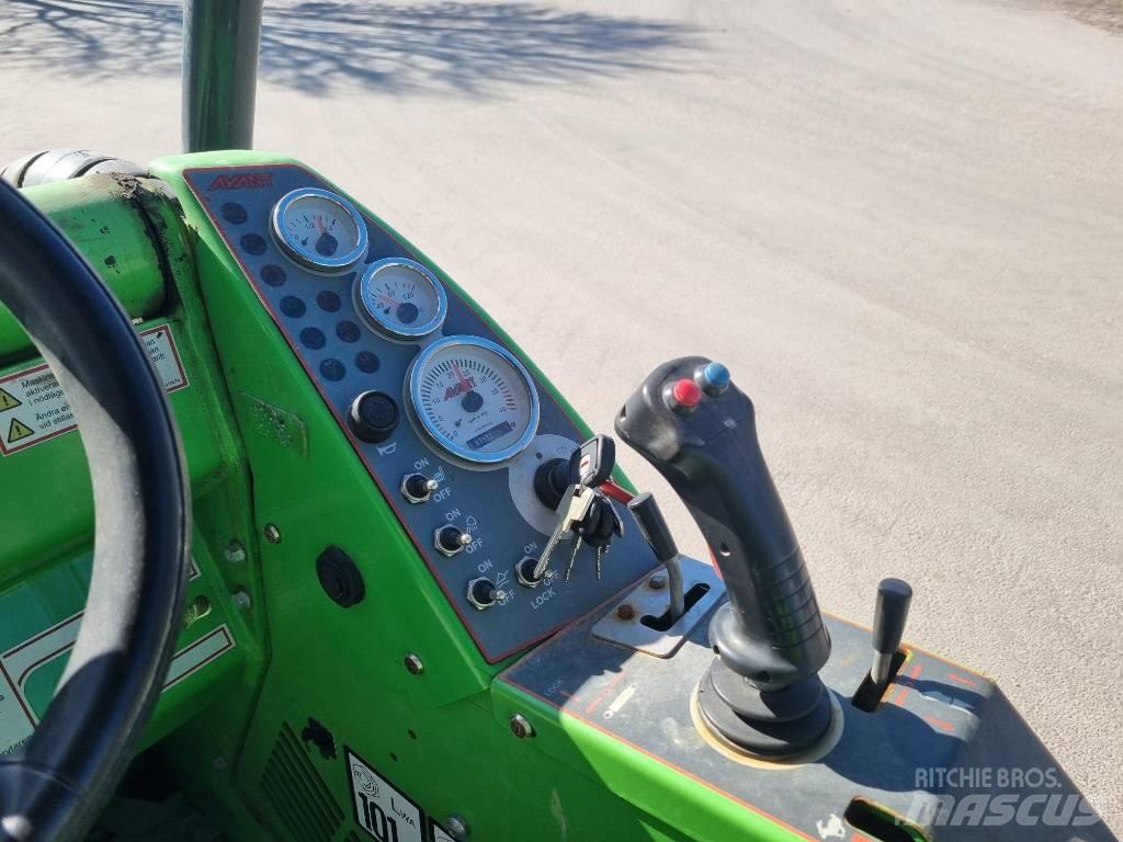 Avant 528 Mini loaders