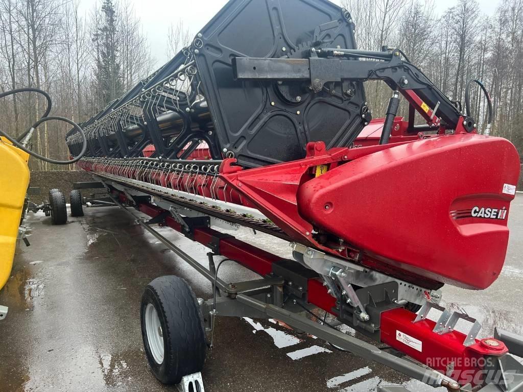 Case IH 3050 Combine harvester heads