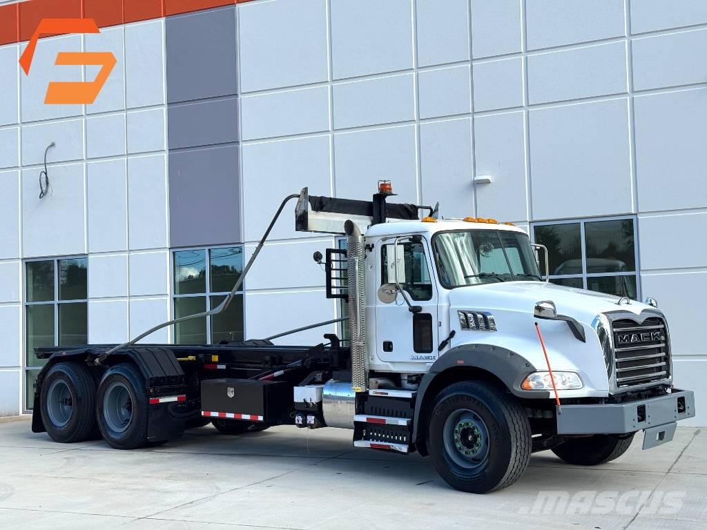 Mack Granite GU 813 Cable lift demountable trucks
