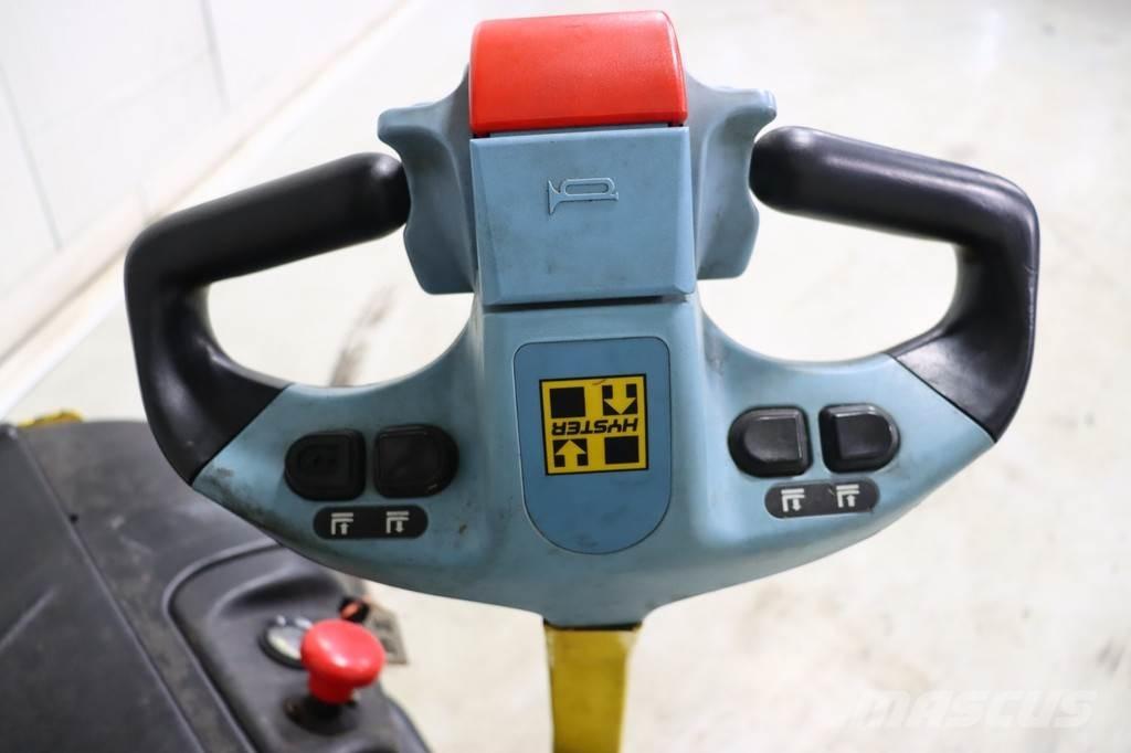 Hyster S1.0 AC Pedestrian stacker
