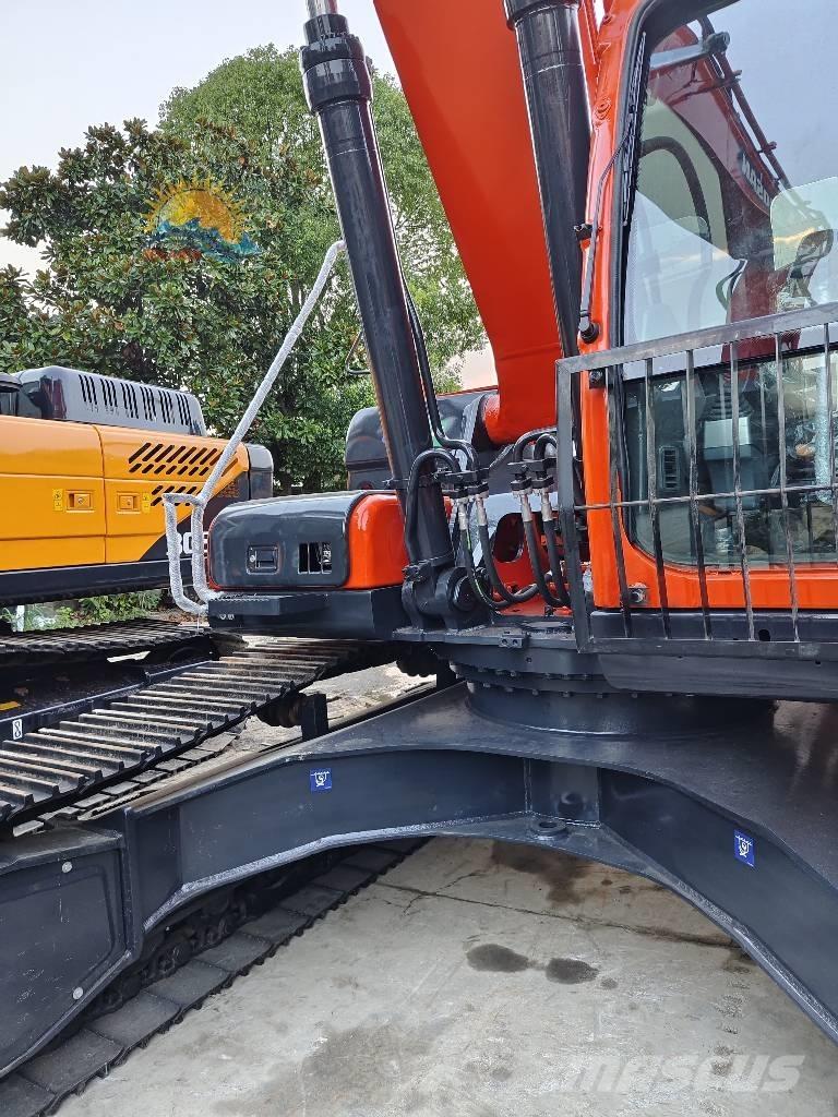 Doosan DX 300 LC Crawler excavators