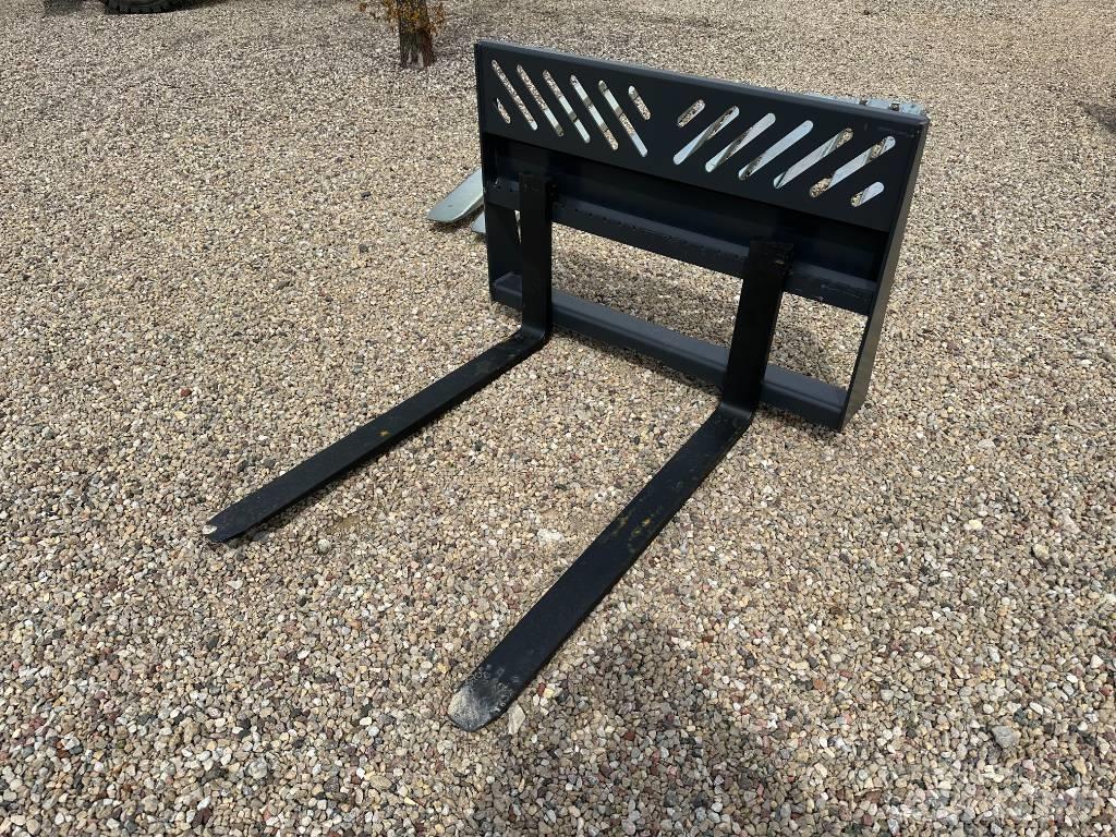 Bobcat Pallet forks Forks