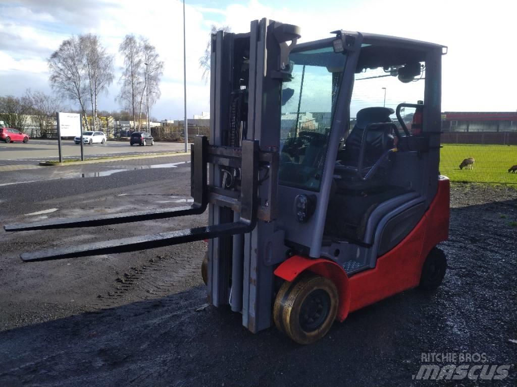 Jungheinrich TFG 320 LPG trucks