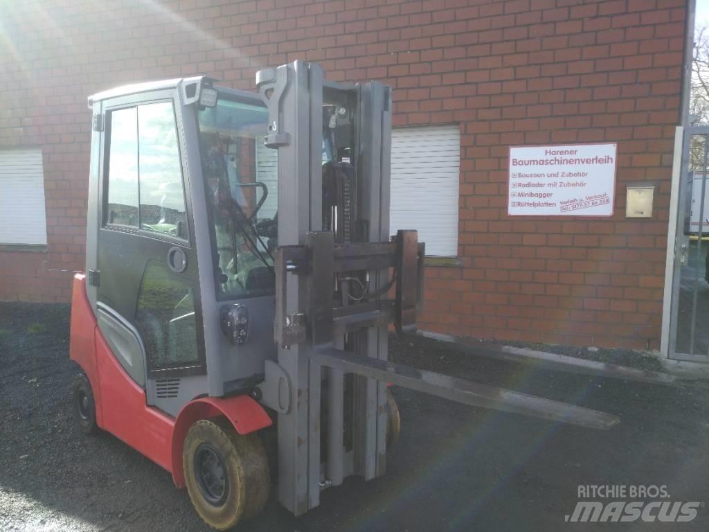 Jungheinrich TFG 320 LPG trucks